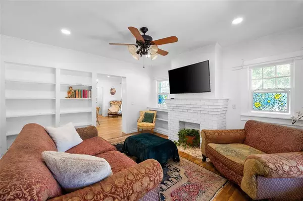 2000 Hurley Avenue, Fort Worth, TX 76110