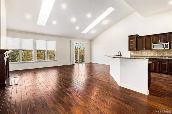 6573 BERRY CREEK Lane, West Bloomfield, MI 48322