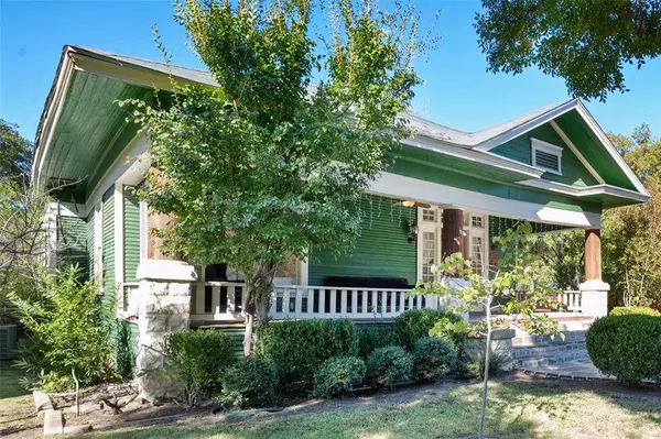 2000 Hurley Avenue, Fort Worth, TX 76110