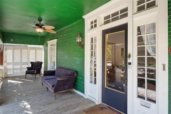 2000 Hurley Avenue, Fort Worth, TX 76110