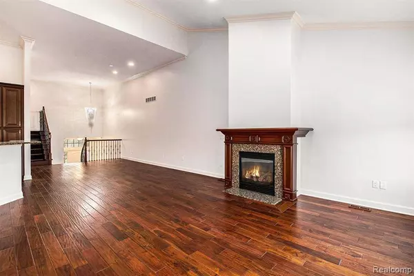 6573 BERRY CREEK Lane, West Bloomfield, MI 48322