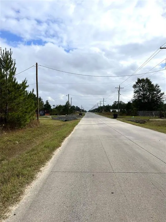 511 County Road 5017, Cleveland, TX 77327