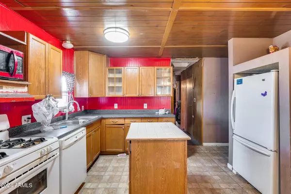 20570 E LARRY Lane, Mayer, AZ 86333