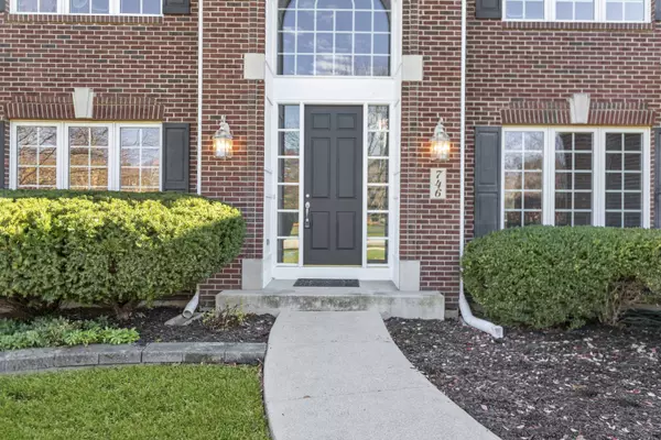 746 Fox Run DR, Geneva, IL 60134