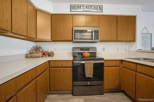 1569 WEATHERSTONE Drive, Ann Arbor, MI 48108