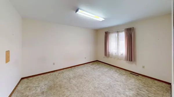 315 Center St, Melvin, IA 51350