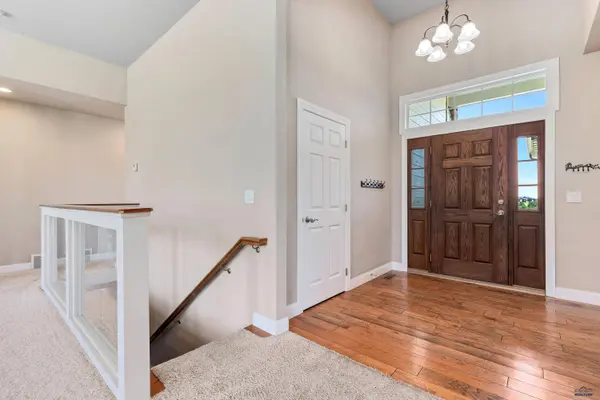 6709 Muirfield Dr, Rapid City, SD 57702