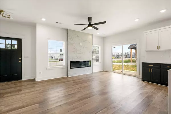 411 S 21st St, Rogers, AR 72758