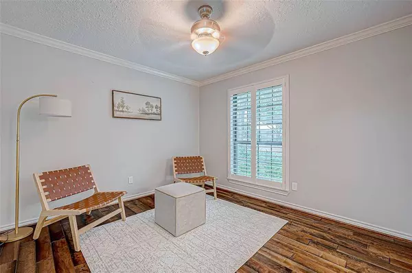 11702 Cypresswood DR, Houston, TX 77070