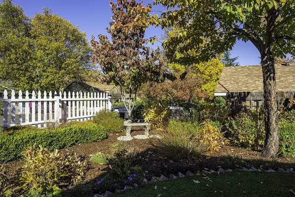 772 Jaquelyn ST, Ashland, OR 97520