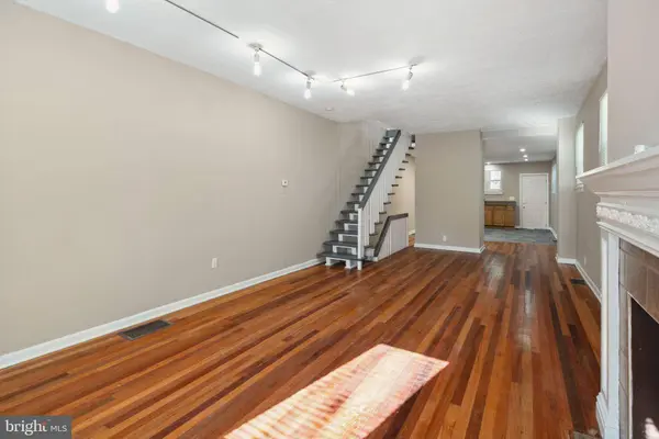 35 W DUVAL ST, Philadelphia, PA 19144