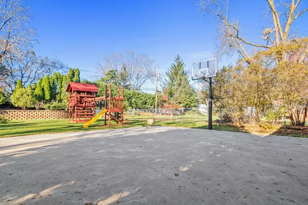 5608 Holiday RD, Minnetonka, MN 55345