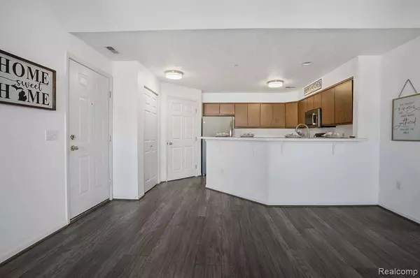 1569 WEATHERSTONE Drive, Ann Arbor, MI 48108