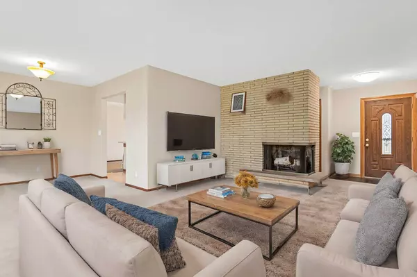 5608 Holiday RD, Minnetonka, MN 55345