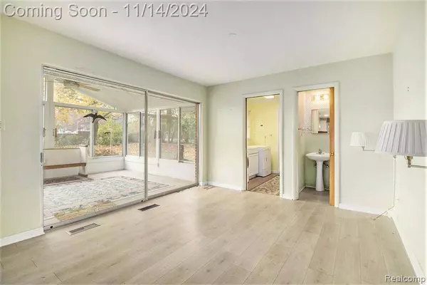 5730 Burnham Road, Bloomfield Hills, MI 48302