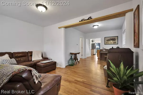 238 E 10TH Street, Traverse City, MI 49684