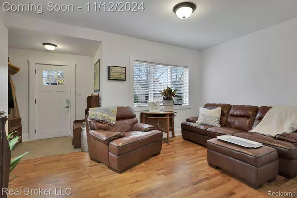 238 E 10TH Street, Traverse City, MI 49684