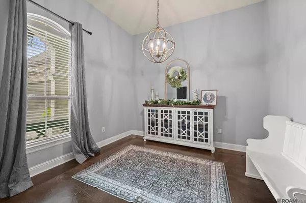 24879 PLANTATION LAKE AVE, Denham Springs, LA 70726