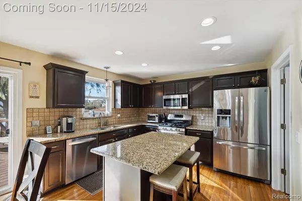 782 DEER PATH Trail, Waterford, MI 48327