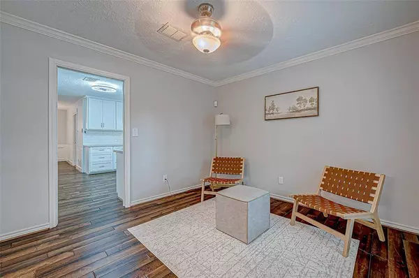 11702 Cypresswood DR, Houston, TX 77070