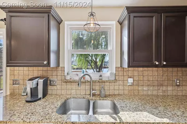 782 DEER PATH Trail, Waterford, MI 48327