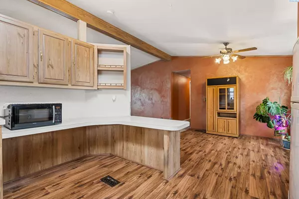 9130 W Arrowhead Avenue, Kennewick, WA 99336