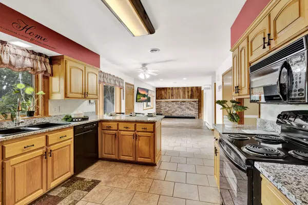 N116W12831 Elm Ln, Germantown, WI 53022