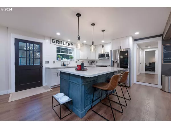 28394 S DALMATIAN RD, Mulino, OR 97042