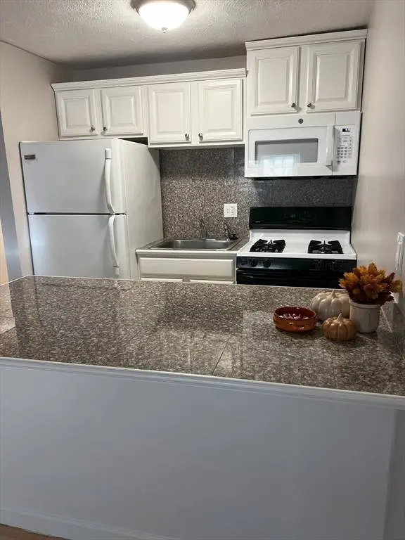 3 Kenmar Dr #5, Billerica, MA 01821