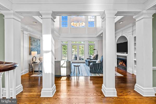 812 LOVELAND RD, Moorestown, NJ 08057