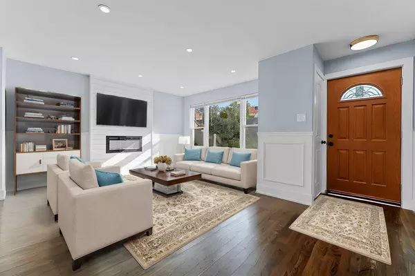 2004 E 78th ST, Chicago, IL 60649