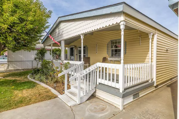 9130 W Arrowhead Avenue, Kennewick, WA 99336