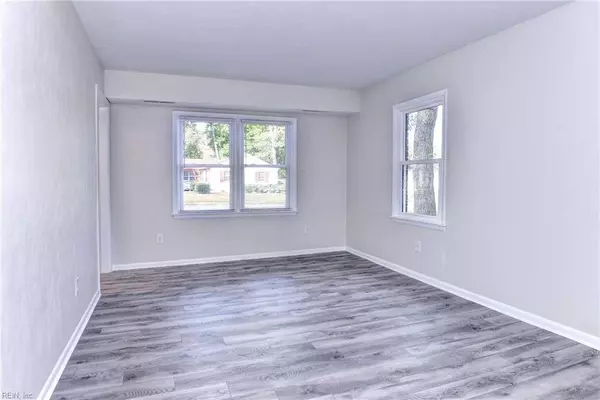 211 Hankins DR, Hampton, VA 23669