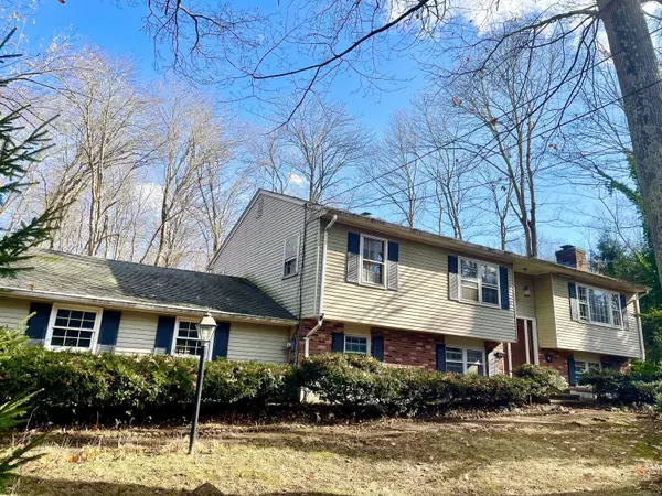 61 Flat Iron Road, Guilford, CT 06437