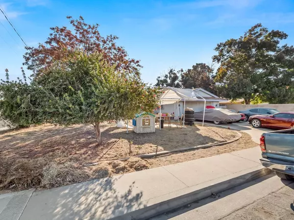 1025 Linda Lane, Lemoore, CA 93245
