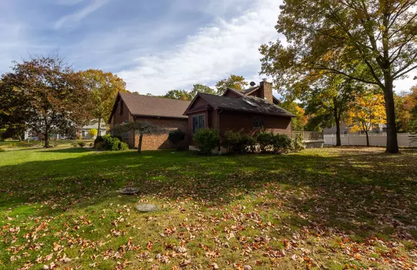 11 Valley Ln, Mountain Top, PA 18707-1735