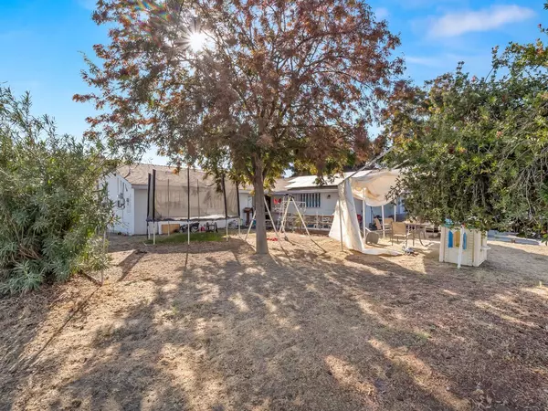 1025 Linda Lane, Lemoore, CA 93245
