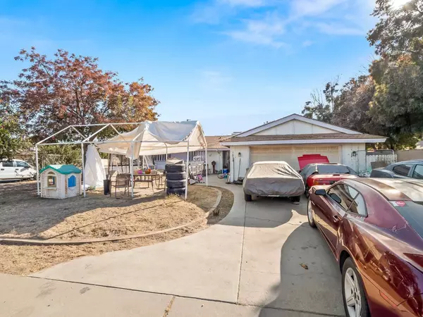 1025 Linda Lane, Lemoore, CA 93245