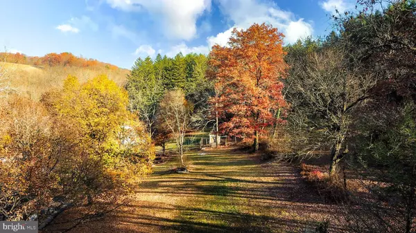 1802 MOSELEM SPRINGS RD, Hamburg, PA 19526