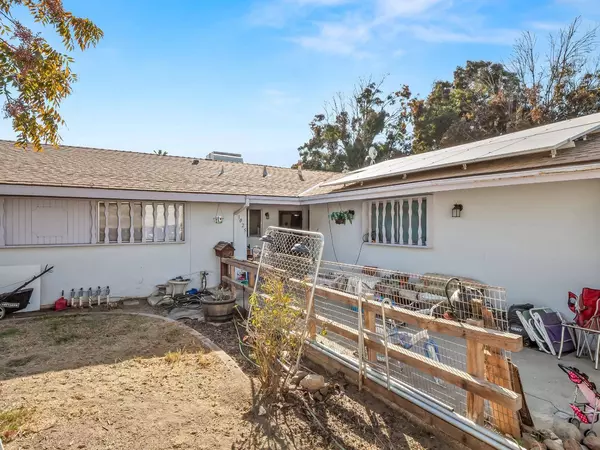 1025 Linda Lane, Lemoore, CA 93245