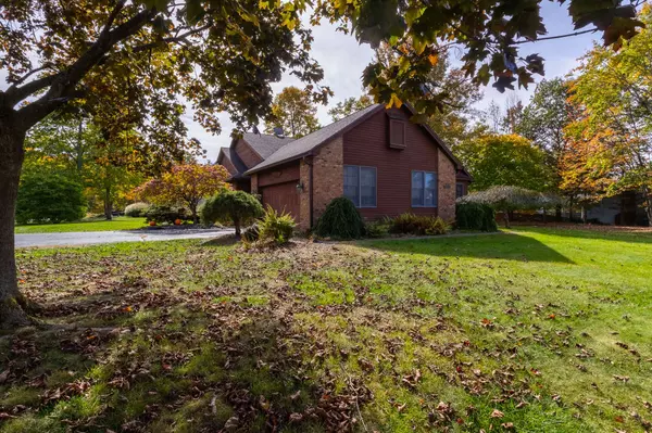 11 Valley Ln, Mountain Top, PA 18707-1735