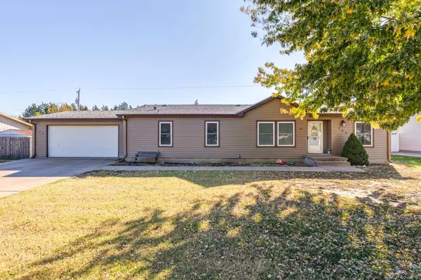 709 Huehl Cir, Salina, KS 67401