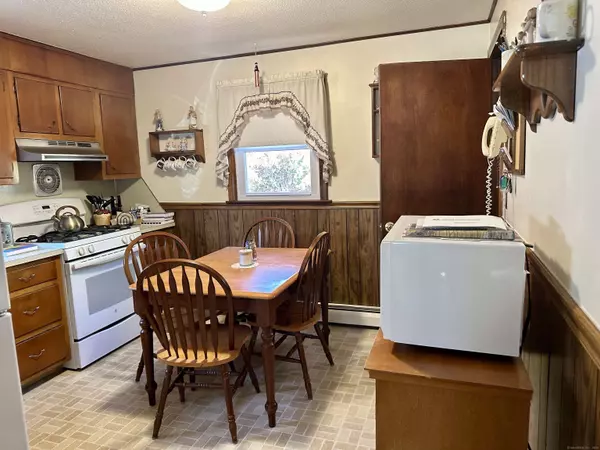 34-36 Lownds Drive, Windsor Locks, CT 06096