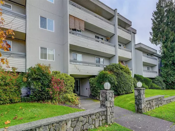 3235 Quadra St #403, Saanich, BC V8X 1G4