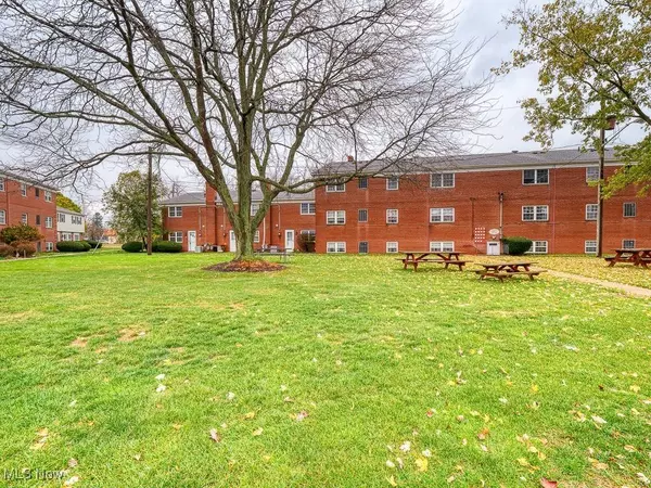 3944 Brendan LN #G518, North Olmsted, OH 44070