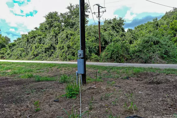 121 TABLER DR, Seguin, TX 78155-3064