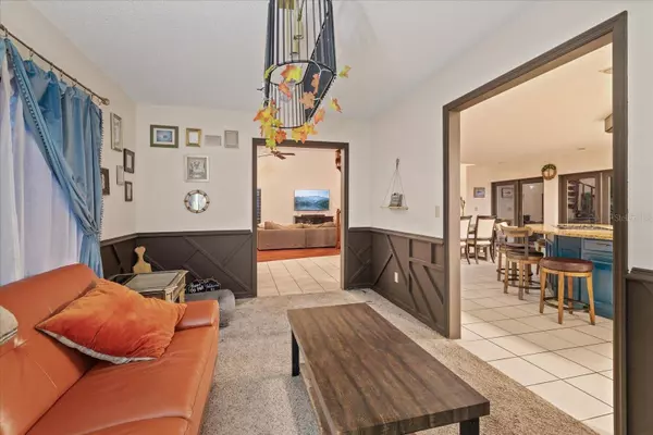 223 S RIVERHILLS DR, Temple Terrace, FL 33617