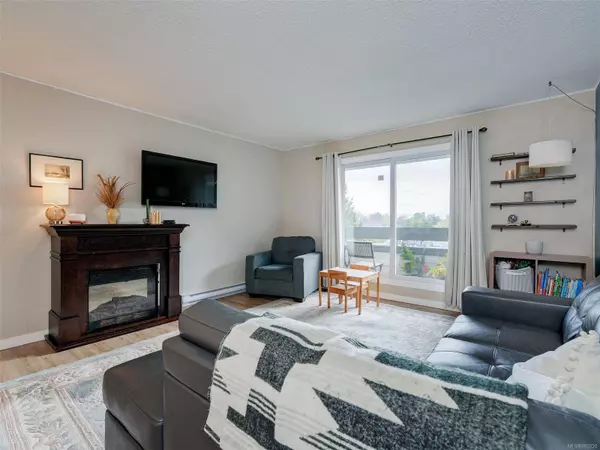 3235 Quadra St #403, Saanich, BC V8X 1G4