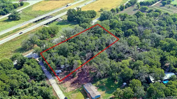 121 TABLER DR, Seguin, TX 78155-3064