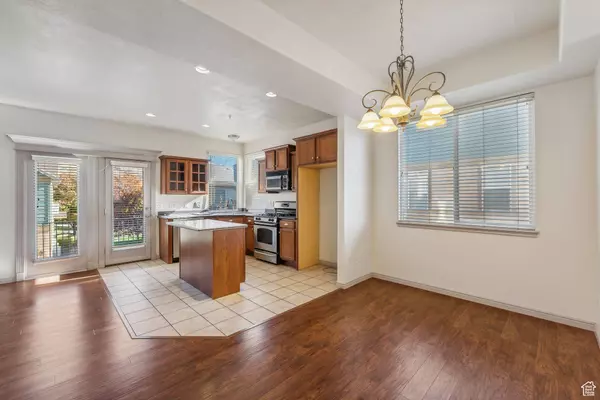 924 SHEPARD CREEK PKWY, Farmington, UT 84025